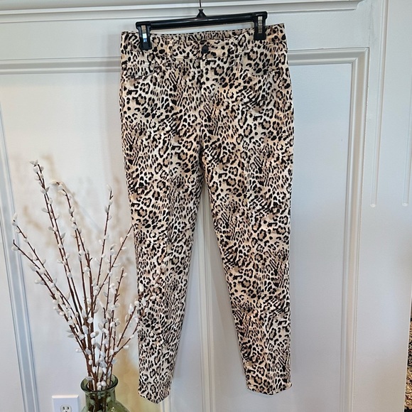 Chico’s So Slimming Girlfriend Slim Leg Ankle Leopard print jeans sz 0R (4) - Picture 2 of 8
